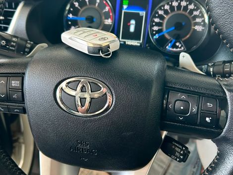 Toyota Hilux SW4 SRX Diamo. 4x4 2.8 TB Die Aut.