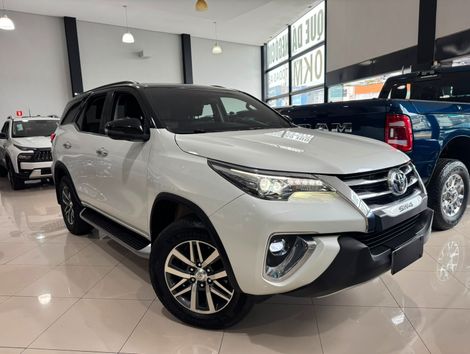 Toyota Hilux CD SRV 4x4 2.8 TDI Diesel Aut.