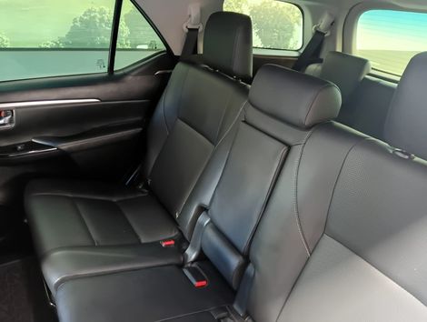 Toyota Hilux SW4 SRX 4x4 2.8 TDI 16V Dies. Aut.