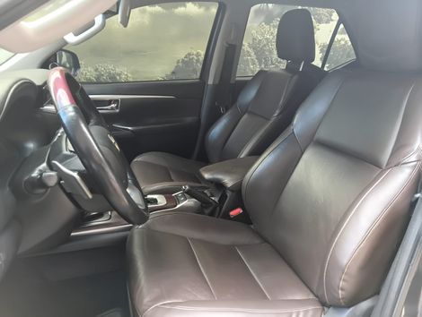 Toyota Hilux SW4 SRX 4x4 2.8 TDI 16V Dies. Aut.