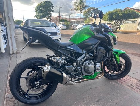 KAWASAKI Z900