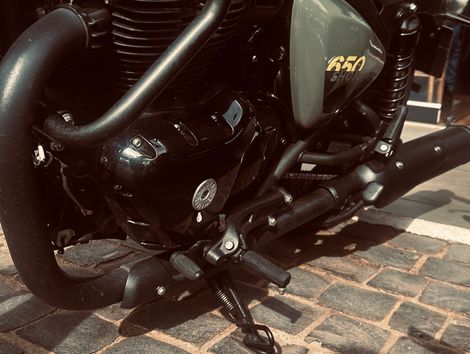 Royal Enfield Shotgun 650 Mid