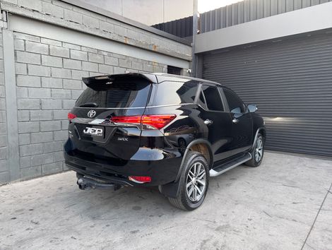 Toyota Hilux SW4 SRX 4x4 2.8 TDI 16V Dies. Aut.