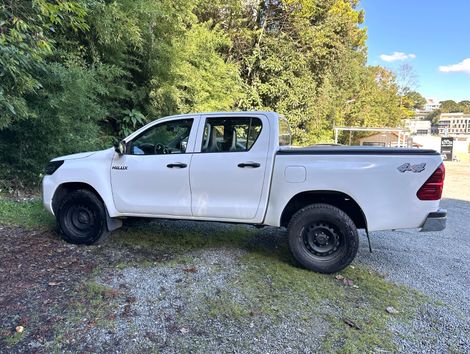 Toyota Hilux CD 4x4 2.8 Diesel Mec.