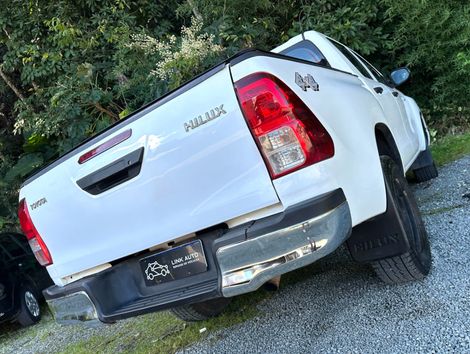 Toyota Hilux CD 4x4 2.8 Diesel Mec.