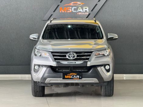 Toyota Hilux SW4 SRX 4x4 2.8 TDI 16V Dies. Aut.