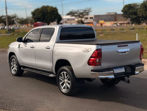 Toyota Hilux SW4 SRX 4x4 2.8 TDI 16V Dies. Aut.