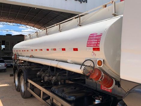 VOLKSWAGEN 24-280 E Constel. 6x2 2p (diesel)(E5)