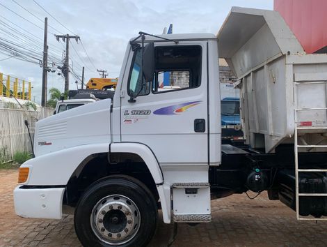 MERCEDES-BENZ L-1620 3-Eixos 2p (diesel)