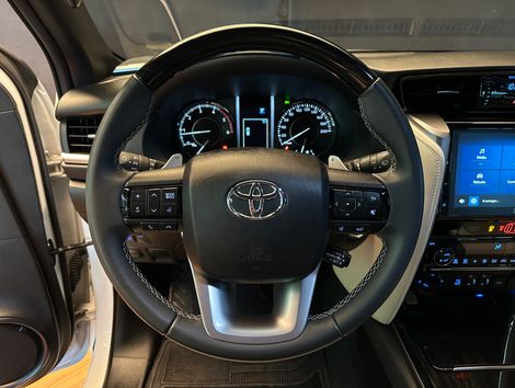 Toyota Hilux SW4 Diamond 2.8 TB 4x4 Die. Aut.