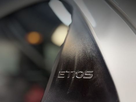Toyota ETIOS PLATINUM 1.5 Flex 16V 4p Aut.