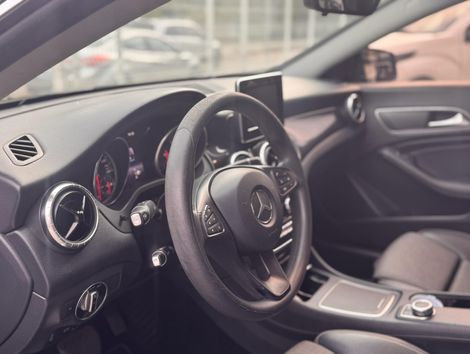 Mercedes CLA-180 1.6 16V 122cv Aut.