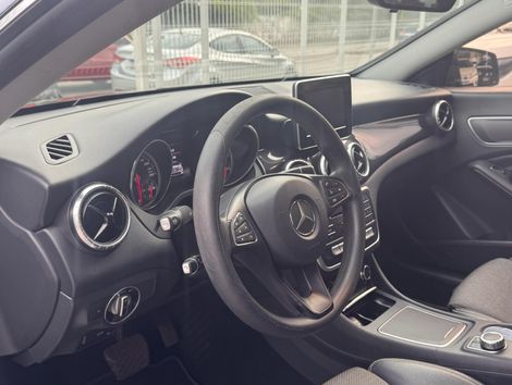 Mercedes CLA-180 1.6 16V 122cv Aut.