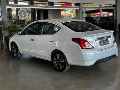 Nissan VERSA UNIQUE 1.6 16V FlexStart 4p Aut.