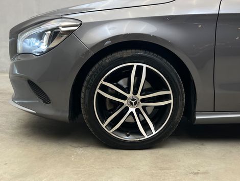Mercedes C-200 Avantgarde 2.0 TB 16V 184cv Aut.
