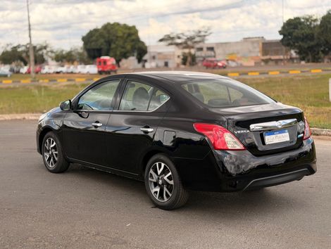 Nissan VERSA SL 1.6 16V FlexStart 4p Aut.