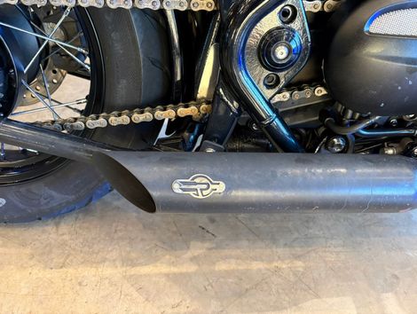 TRIUMPH BONNEVILLE BOBBER BLACK 1200cc
