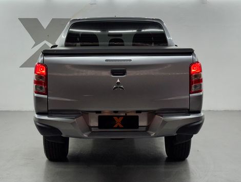 Mitsubishi L200 Tri. Outdo. GLS 2.4 CD 4x4 Die. Aut