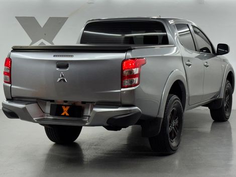 Mitsubishi L200 Tri. Outdo. GLS 2.4 CD 4x4 Die. Aut