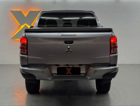 Mitsubishi L200 Tri. Outdo. GLS 2.4 CD 4x4 Die. Aut