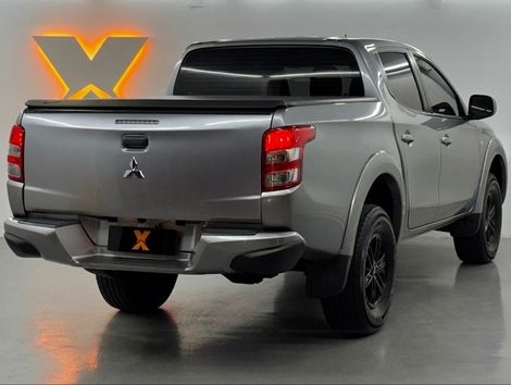 Mitsubishi L200 Tri. Outdo. GLS 2.4 CD 4x4 Die. Aut