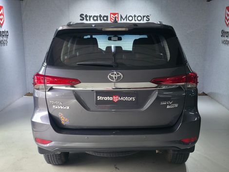 Toyota Hilux SW4 SRV 4x2 2.7 Flex 16V Aut.
