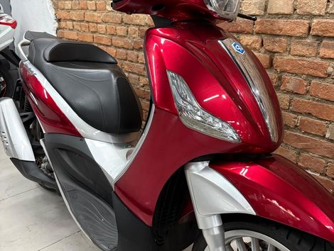 PIAGGIO BERVERLY  TOURING 300  i.e 278cc