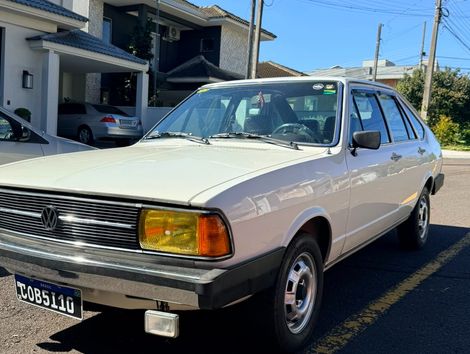 Volkswagen Passat 1.6 LS e