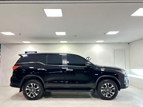 Toyota Hilux SW4 SRX Plat. 4x4 2.8 TB Die. Aut.