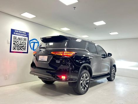 Toyota Hilux SW4 SRX Plat. 4x4 2.8 TB Die. Aut.