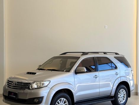 Toyota Hilux SW4 SRV D4-D 4x4 3.0 TDI Dies. Aut