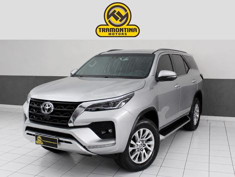 Toyota Hilux SW4 SRX 4x4 2.8 TDI 16V Dies. Aut.