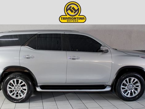 Toyota Hilux SW4 SRX 4x4 2.8 TDI 16V Dies. Aut.