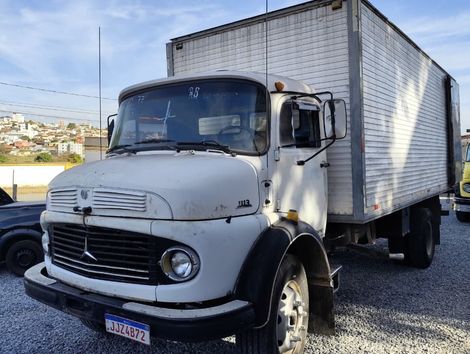  Mercedes L 1113 caminhão toco no baú