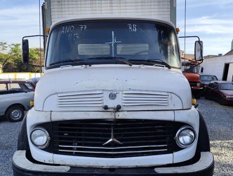  Mercedes L 1113 caminhão toco no baú