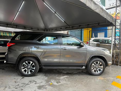 Toyota Hilux SW4 SRX Plat. 4x4 2.8 TB Die. Aut.