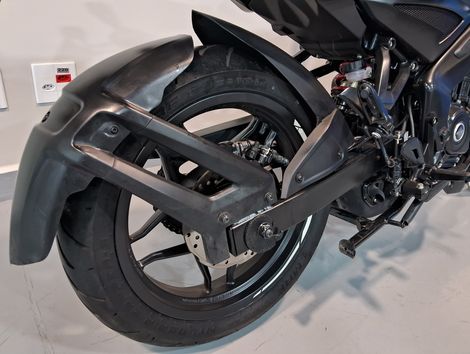 BAJAJ DOMINAR 200