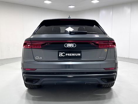 Audi Q8 Perf.Black 3.0 TFSI Quat. S-tr/(Híb.)