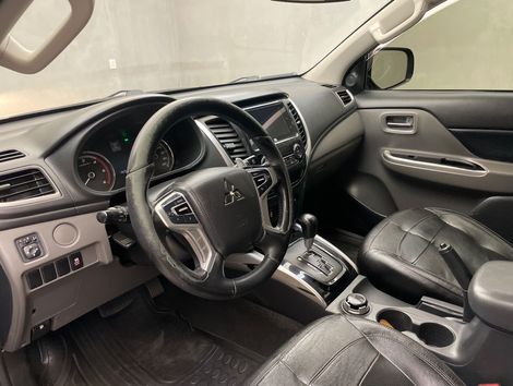 Mitsubishi L200 Tri. Outd. HPE 2.4 CD 4x4 Die. Aut.