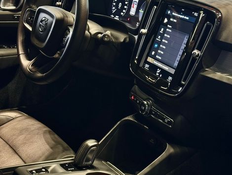 Volvo XC40 T5H MOMENTU