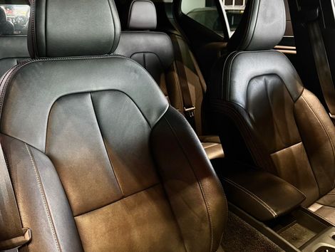 Volvo XC40 T5H MOMENTU