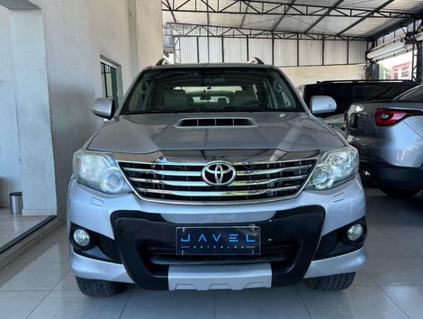 Toyota Hilux SW4 SRV D4-D 4x4 3.0 TDI Dies. Aut