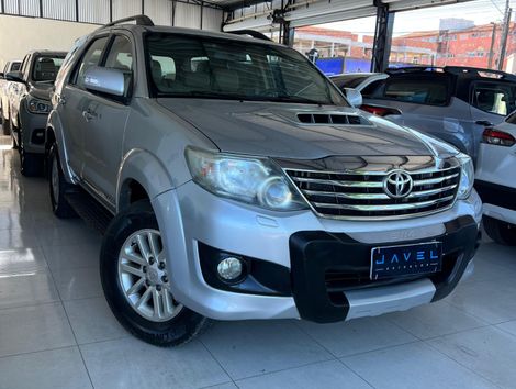 Toyota Hilux SW4 SRV D4-D 4x4 3.0 TDI Dies. Aut