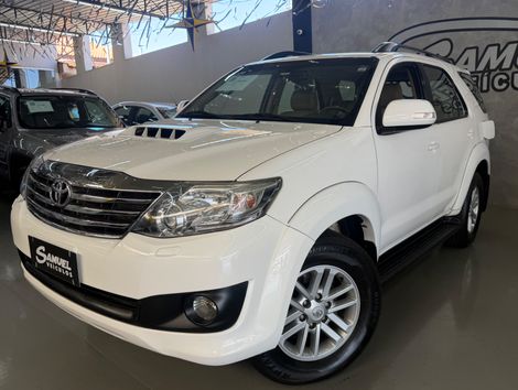 Toyota Hilux SW4 SRV D4-D 4x4 3.0 TDI Dies. Aut
