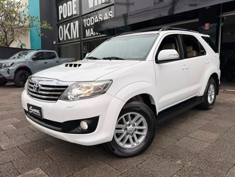 Toyota Hilux SW4 SRV D4-D 4x4 3.0 TDI Dies. Aut