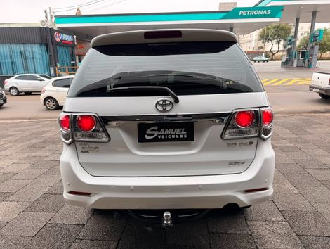 Toyota Hilux SW4 SRV D4-D 4x4 3.0 TDI Dies. Aut