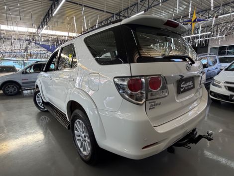 Toyota Hilux SW4 SRV D4-D 4x4 3.0 TDI Dies. Aut