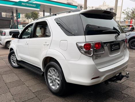 Toyota Hilux SW4 SRV D4-D 4x4 3.0 TDI Dies. Aut