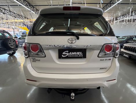 Toyota Hilux SW4 SRV D4-D 4x4 3.0 TDI Dies. Aut