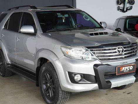 Toyota Hilux SW4 SRV D4-D 4x4 3.0 TDI Dies. Aut